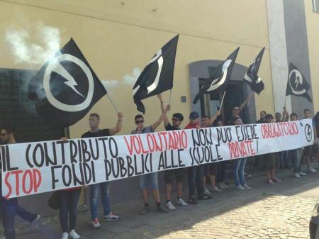 253448_10201121317658805_1671261914_n