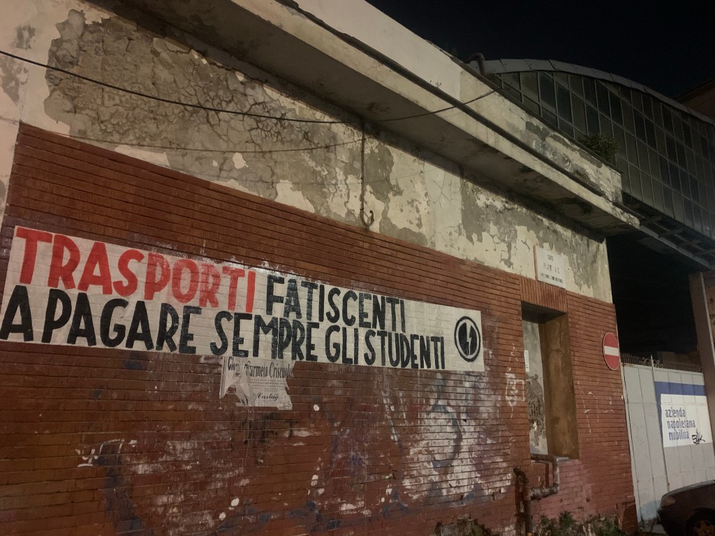 BLOCCO STUDENTESCO NAPOLI PROTESTA PER I TRASPORTI&nbsp;PUBBLICI