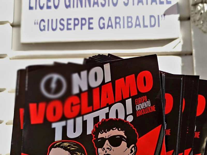 Volantinaggio al Garibaldi