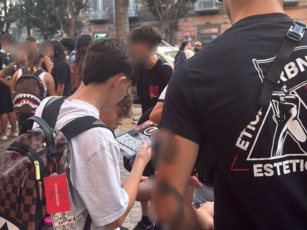 Bs Napoli, primo&nbsp;volantinaggio